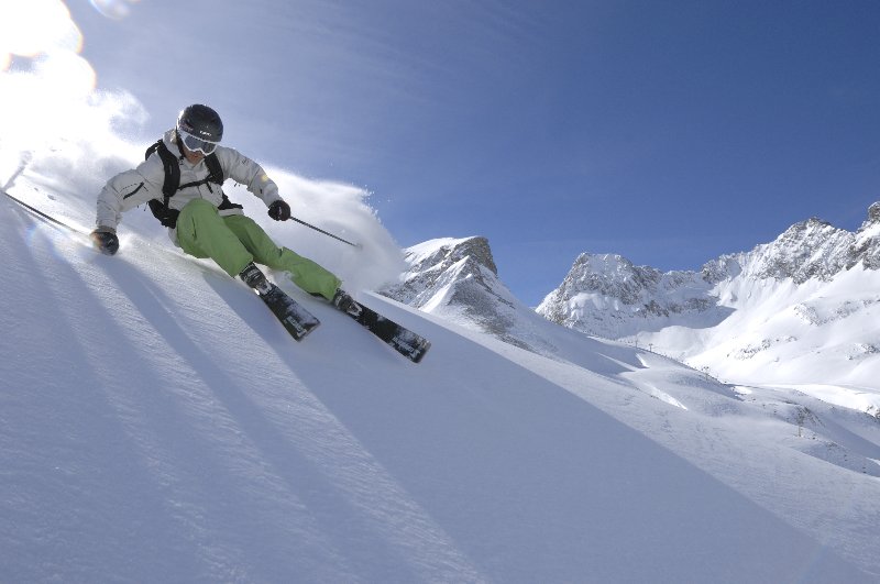 Skifahrern-mit-Muggengrat-im-Hintergrund.jpg