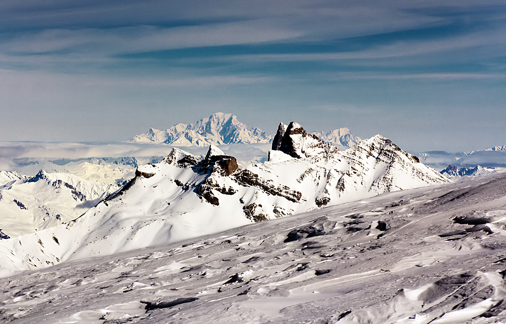 Mount Blanc (hátul) Les Aiguilles D" Arves ( elől)