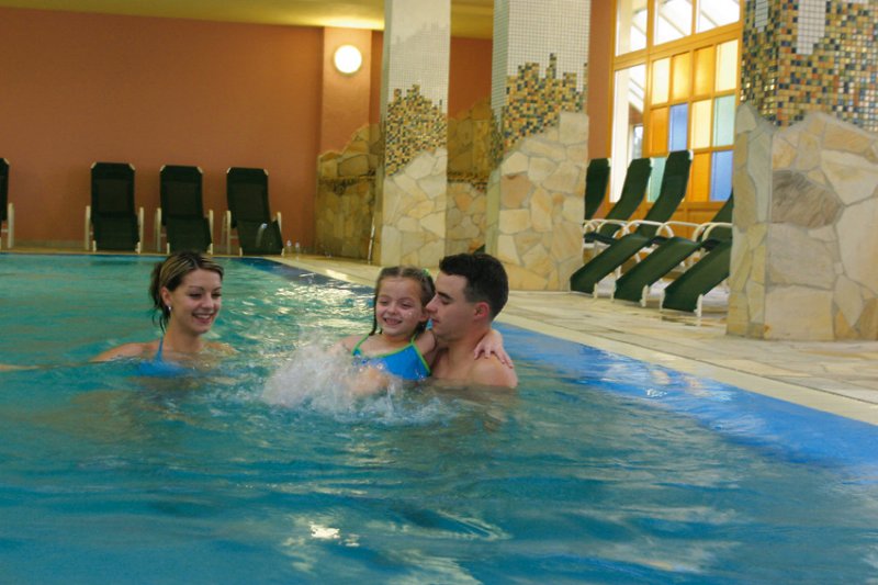 Rogla---Indoor-hotel-Rogla---swimming-pool.jpg