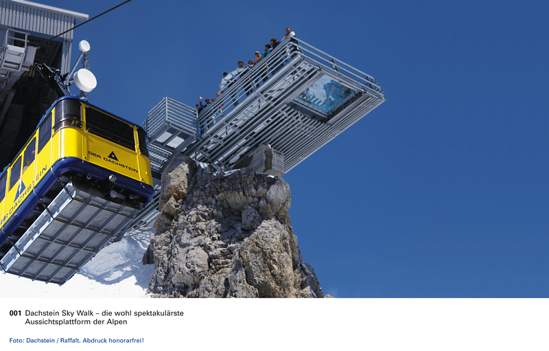 A Dachstein gleccserre vezető nagykabinos lift és a Sky Walk kilátó