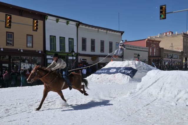 Forrás: <a href="http://www.leadvilleskijoring.us/" target="_blank">leadvilleskijoring.us</a>