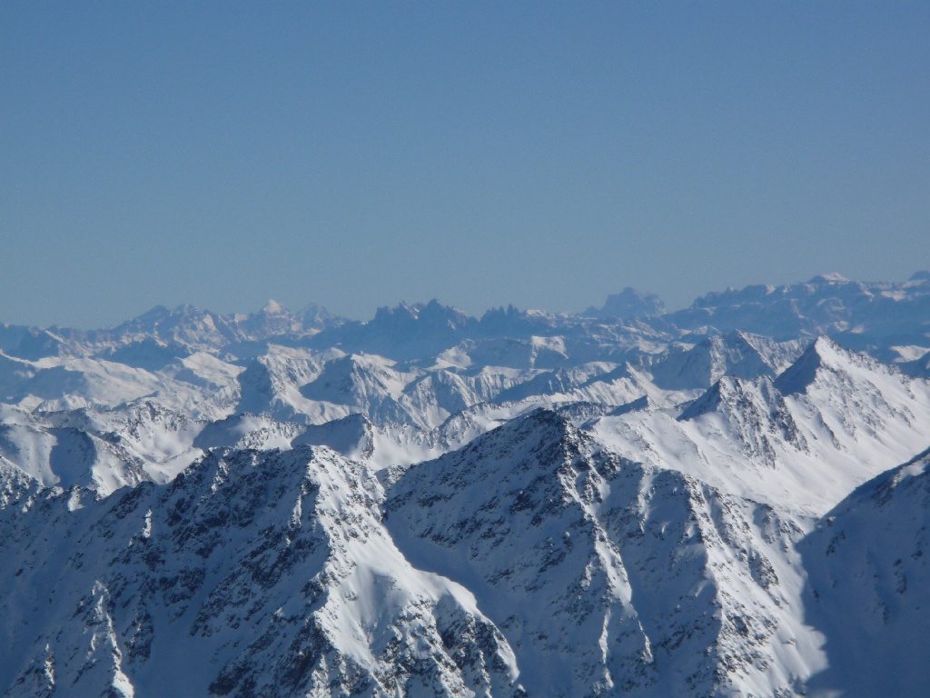 Kilátás a Schwarze Schneid kilátójából (3340 m) a Dolomitok felé