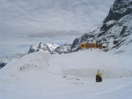 Iglu bár 2000 m-en a Jungfrau régióban