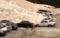 Lavina az Elbruszon - viszi az autókat