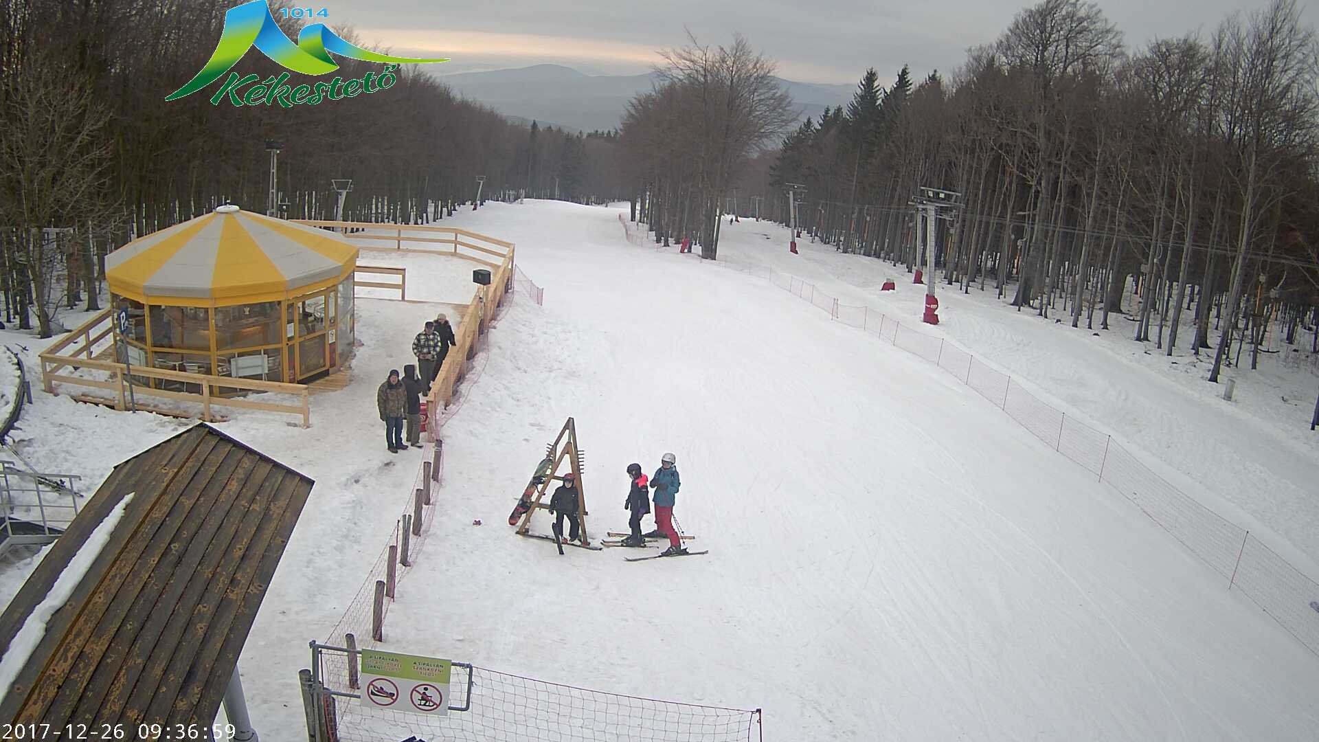 Webkamera képnek el lehet hinni: van hó és kevesen vannak Kékesen
