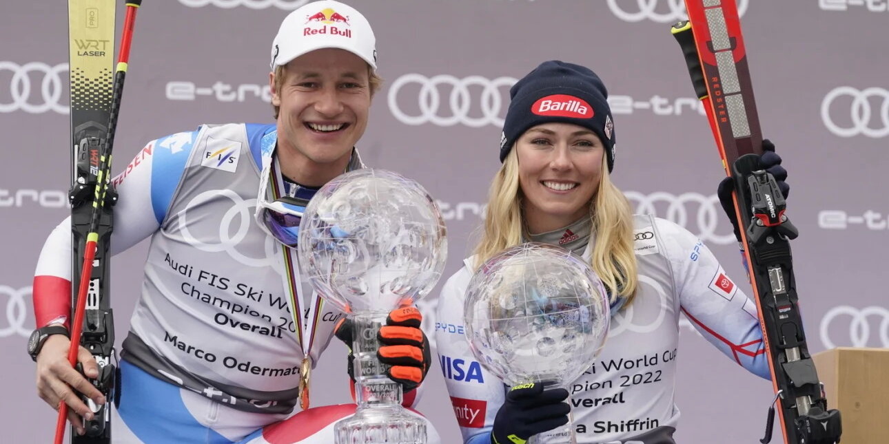 Az összetett tavalyi győztesei a nagy kristálygömbökkel: Marco Odermatt (CH) és Mikaela Shiffrin (USA)