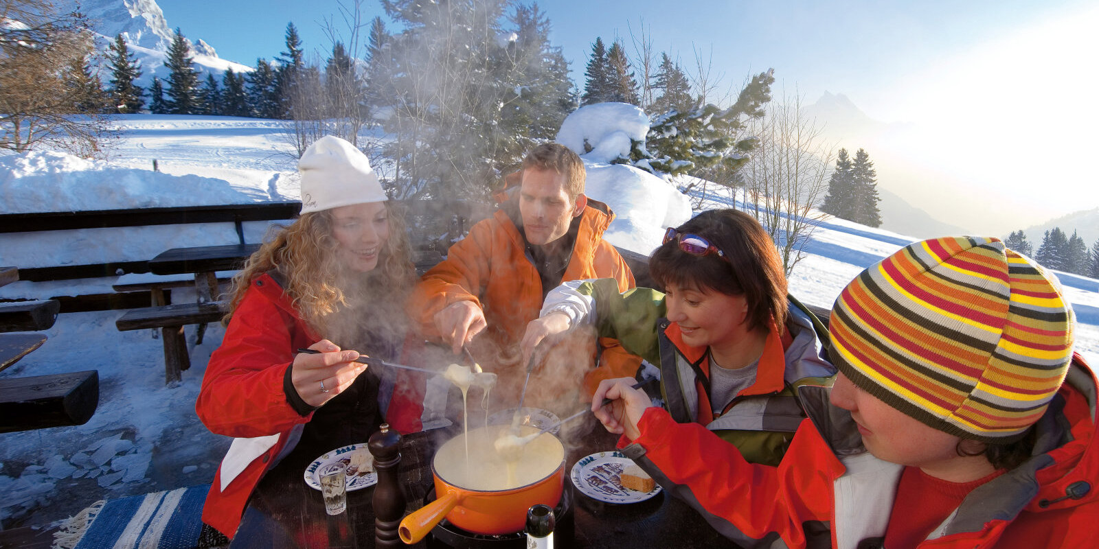 Fondüzés síterepen, Gryon-ban, Refuge de Frience étterem | Forrás: Schweiz Tourismus