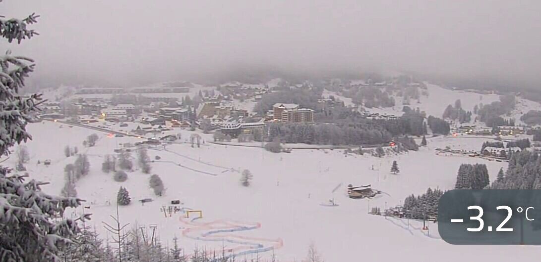 Mai webkamerakép: megérkezett a havazás Donovalyra