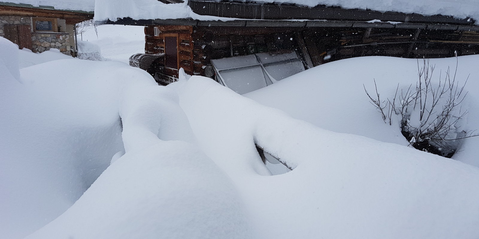 Ennyi hóval indult a 2019-es év az Alpokban. Sok mindent át kellett gondolni az idei első freeride csúszások után. | Fotó: golo