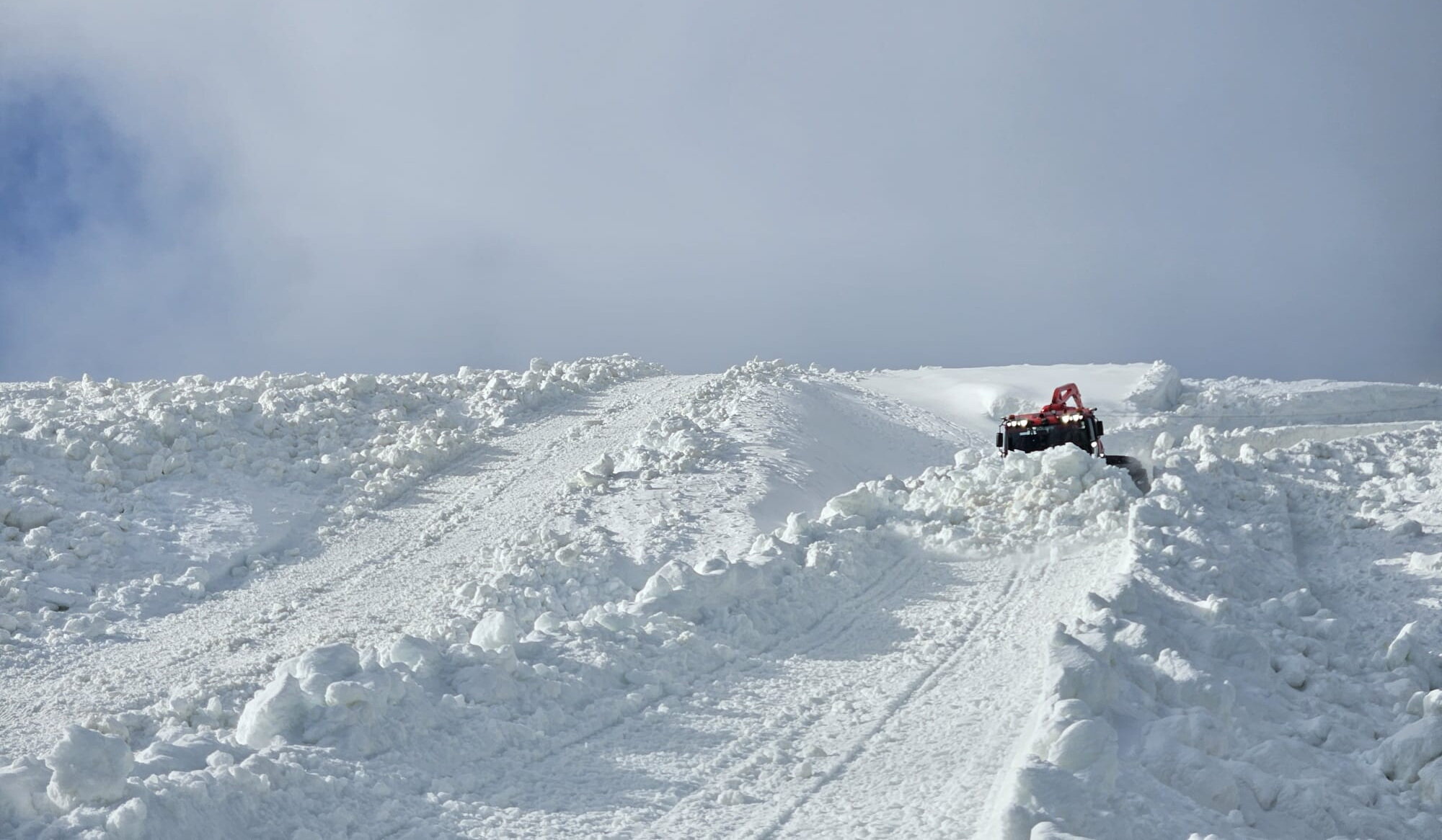 Ratrak a hatalmas hóban (Skiweltcup Sölden )