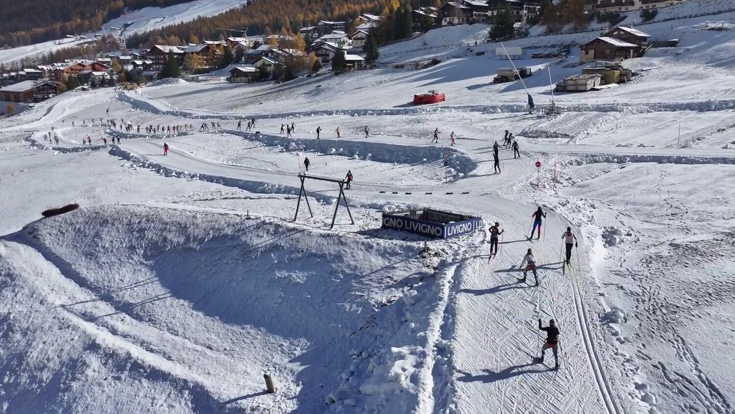 Októberi csúcsüzem a pályán! Kép a lenti videóból