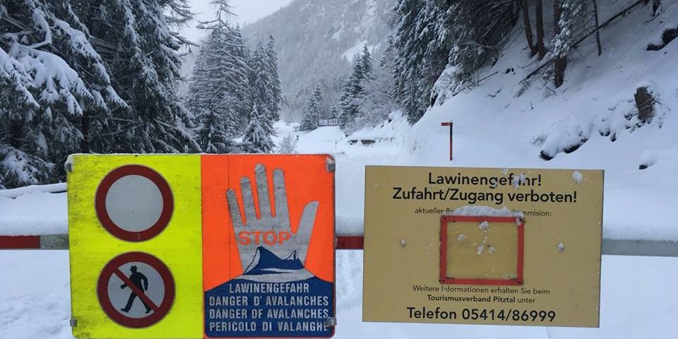 A tiroli Pitztal környéki út is lezárva lavinaveszély miatt