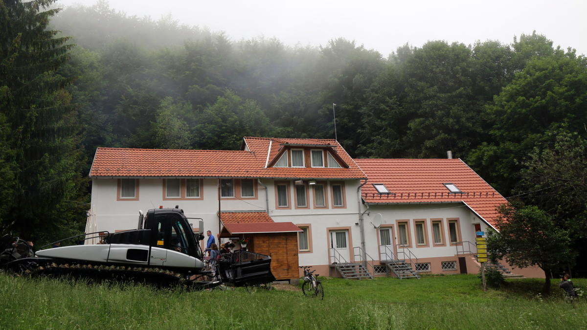 A felújított bánkúti turistaház 2020. június 19-én. Fotó: MTI / Vajda János