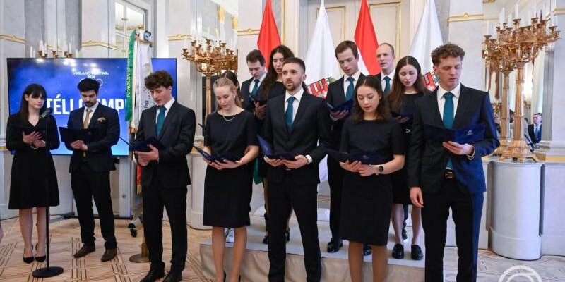 Leteszik esküjüket a milánói-cortinai téli olimpiára utazó magyar csapat tagjai a Sándor-palotában 2026. január 24-én. MTI/Bruzák Noémi