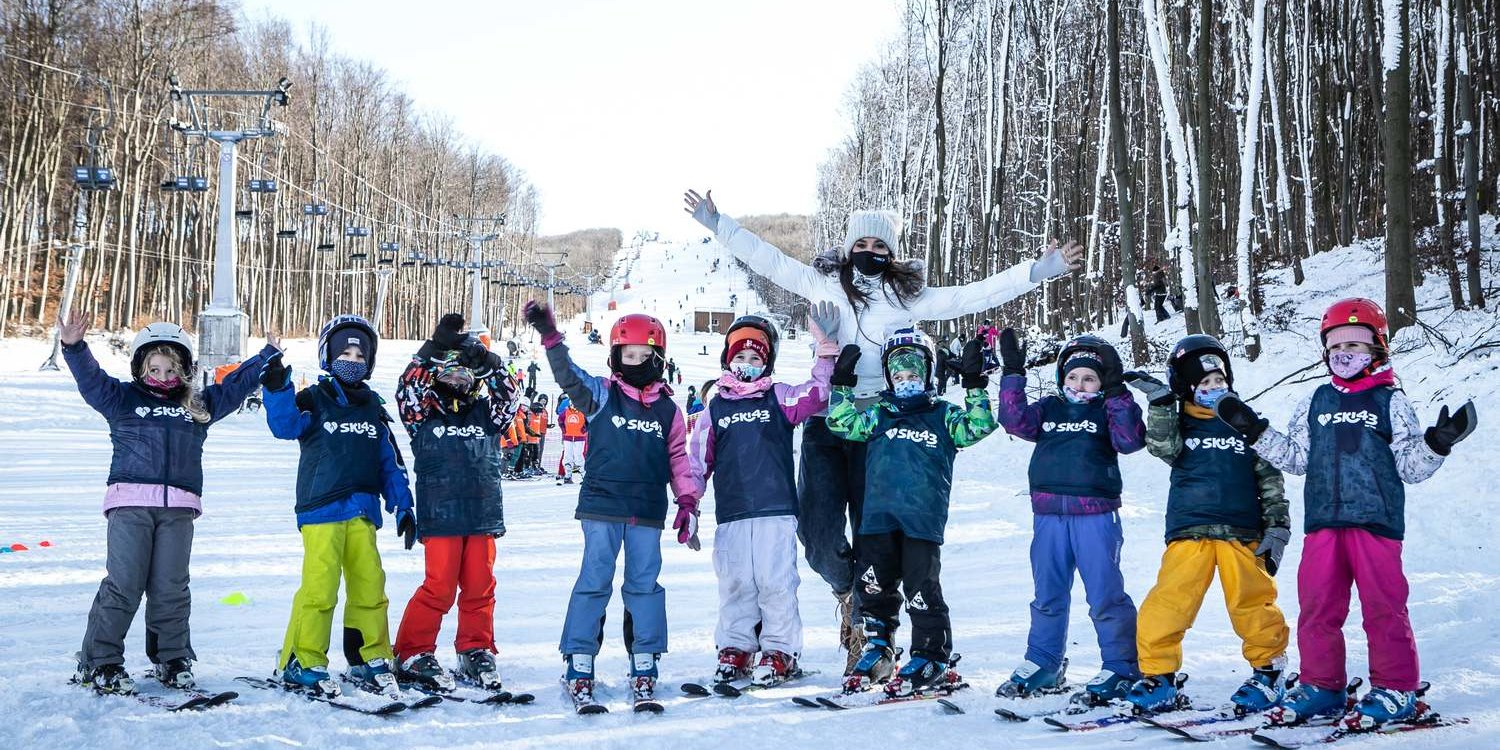 Több 10 ezer gyermek arcára csal mosolyt a Ski43 népszerű kezdeményezése