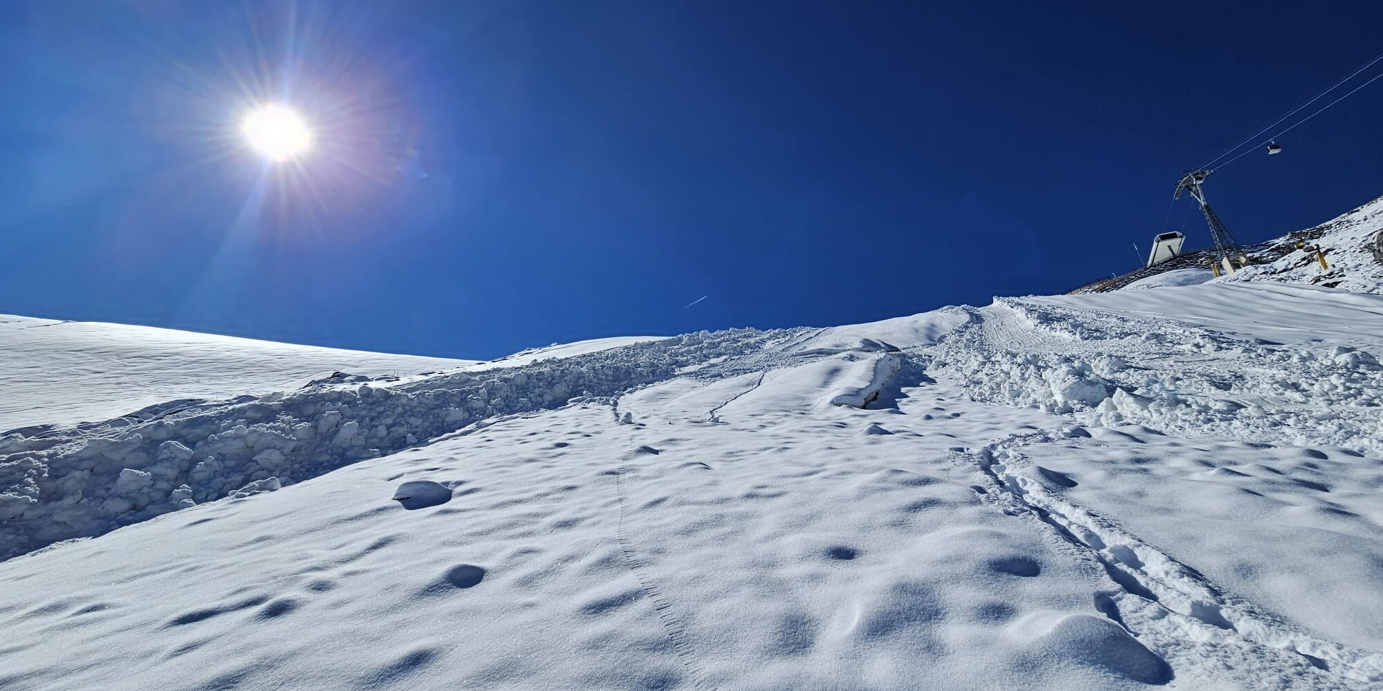Szétterítették a tavalyról elraktározott havaz (Kép: Sölden / Soelden / Solden)