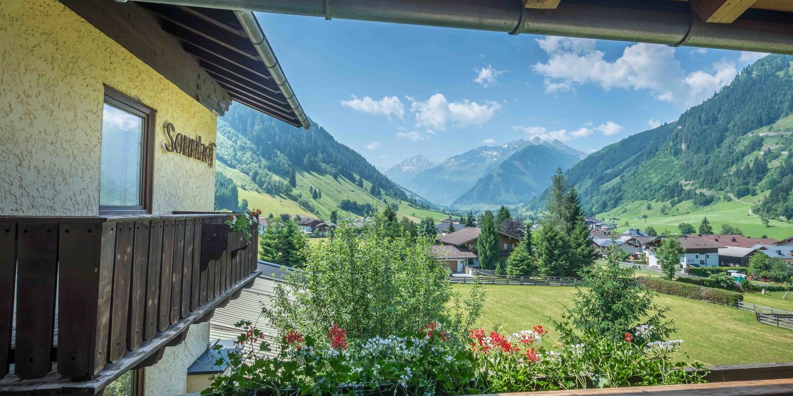 Alpesi kilátás a Hotel Sonnhof Raurisból