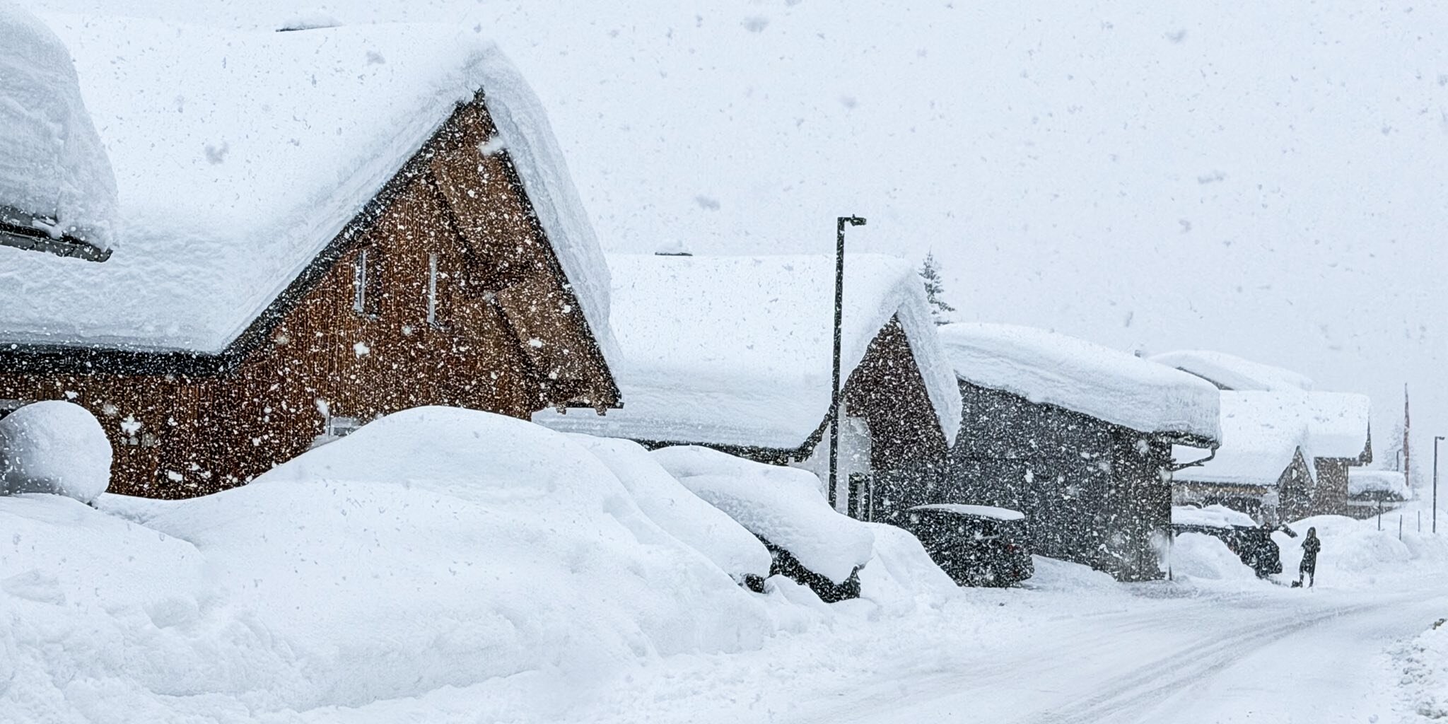 Lech am Arlberg , intenzív havazás, estére 1,5 méter havat várnak / Kép: Unwetter-Freaks