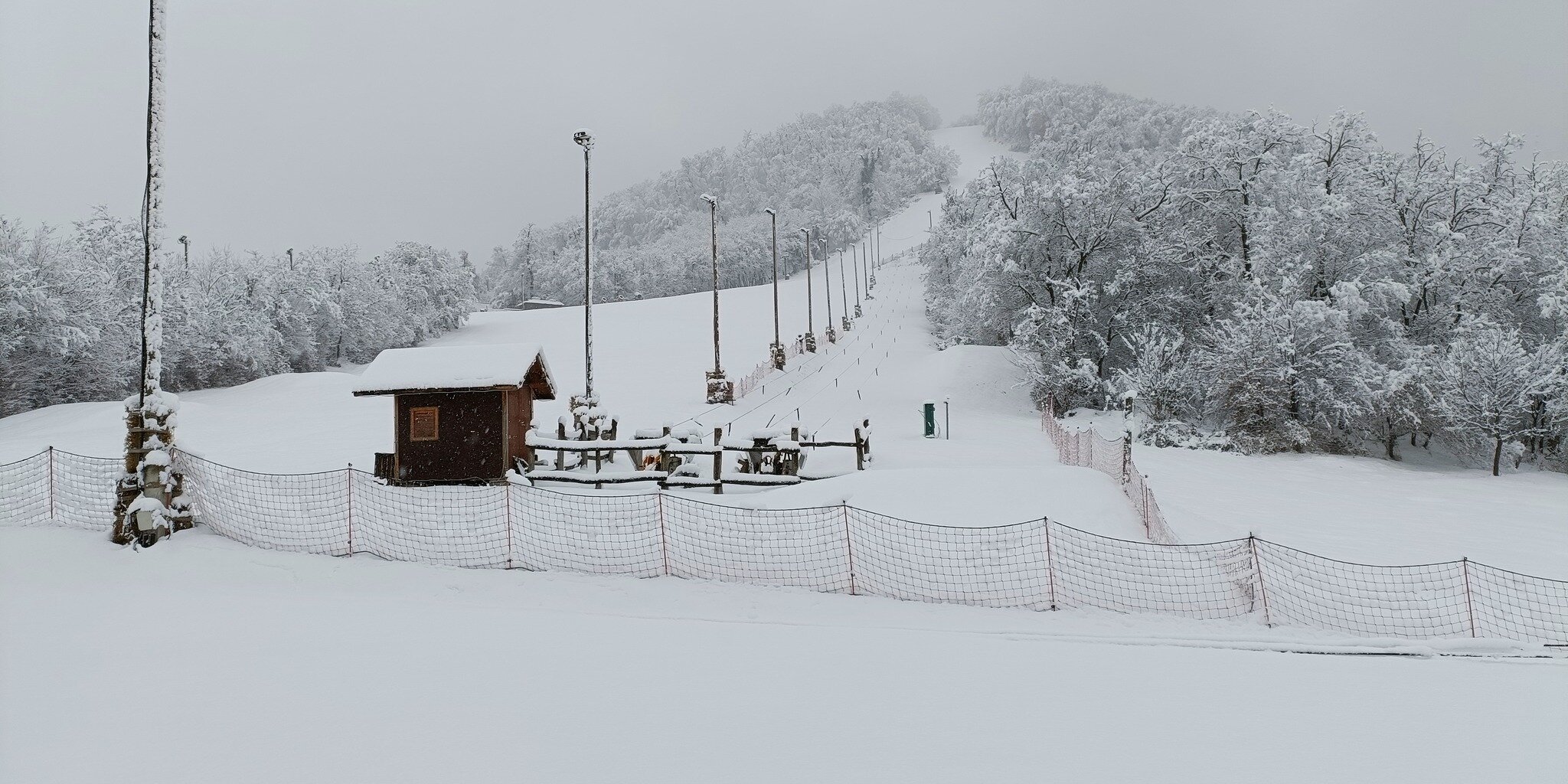 Pénteki hóhelyzet (Kép: Nagyvillám Sípálya, Visegrád)